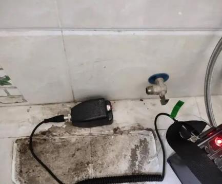 桑珠孜屋顶漏水维修公司分享下卫生间漏水的危害及解决方法